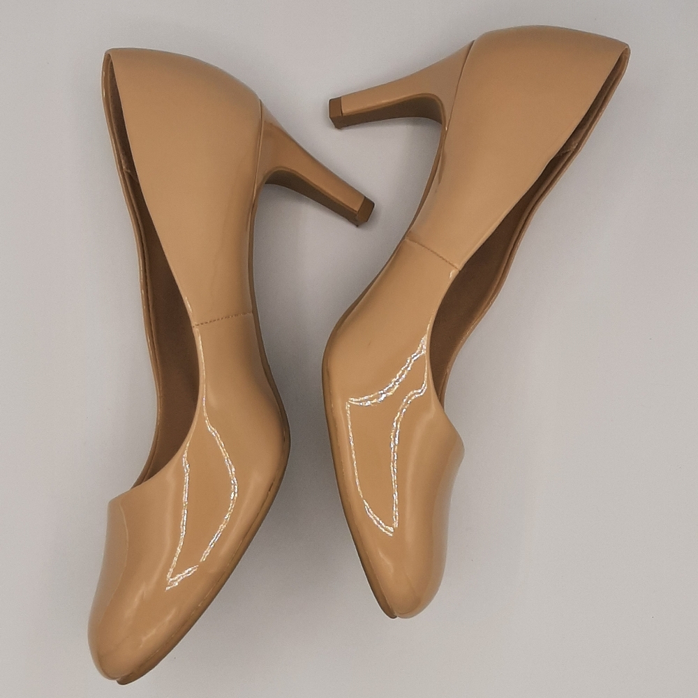 Dex Flex Comfort Nude Pump Size 8 1/2 W Shiny Patent